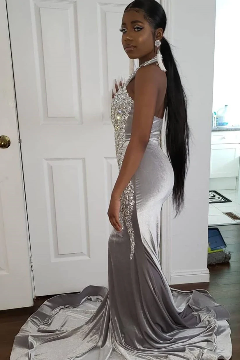 Neckholder-Ballkleid mit glänzendem Kristall in Silber nv362