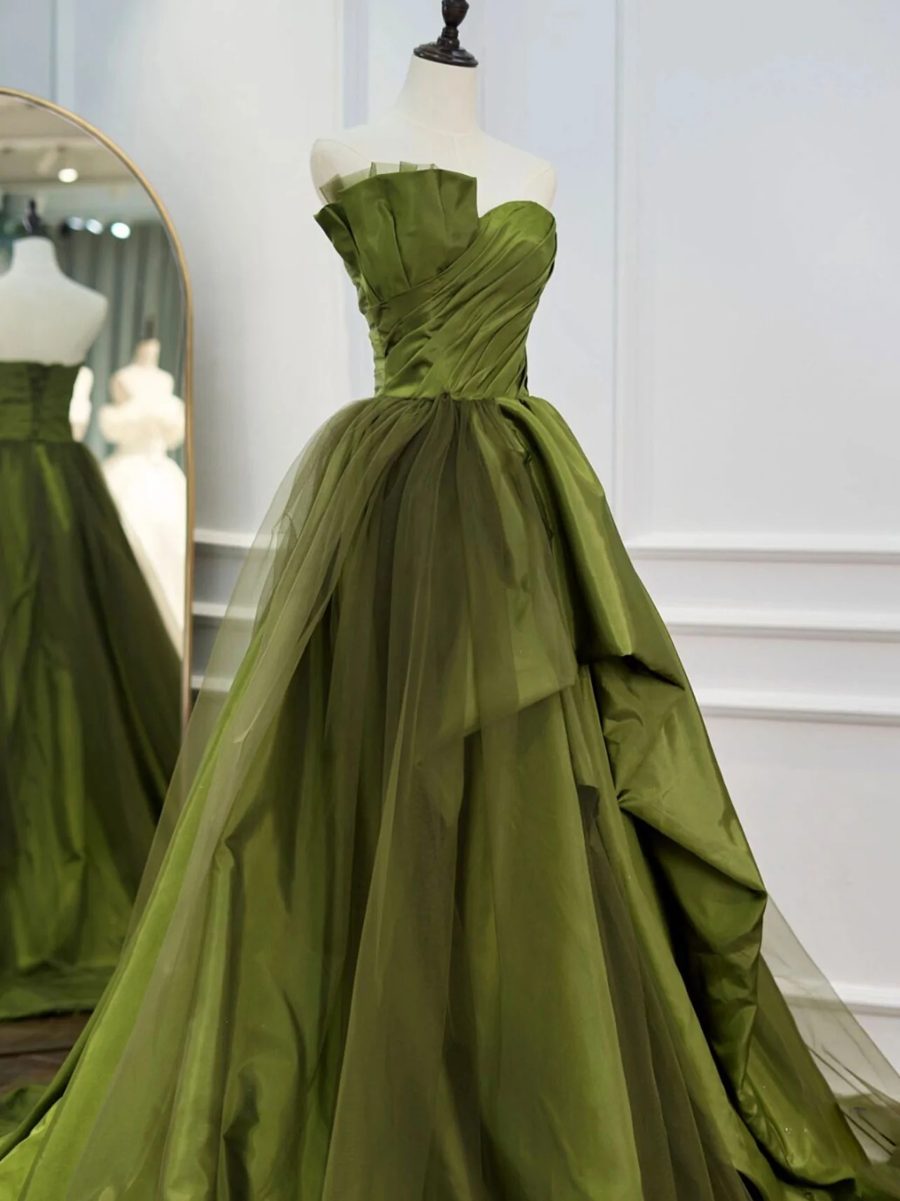 Grünes langes Ballkleid, Grünes langes Abendkleid aus Satin nv545
