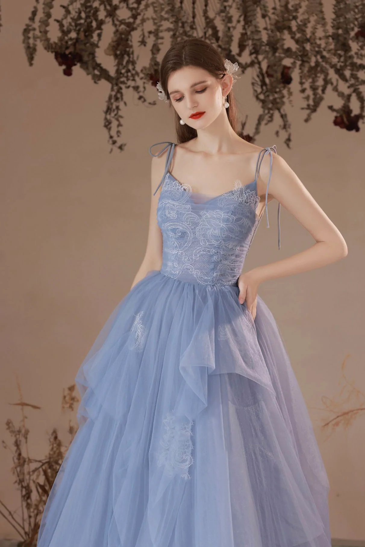 Blaues langes Ballkleid aus Tüllspitze mit V-Ausschnitt, hübsches Abendkleid mit Spaghettiträgern nv429