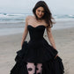 Luxuriöses, perlenbesetztes Abendkleid im Palaststil mit Spaghettiträgern | Schwarzes Satin-Maxikleid mit Schleppe für Galas, Preisverleihungen und exklusive gesellschaftliche Anlässe NV6271