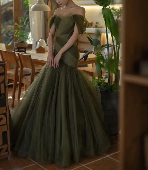 Grünes schönes elegantes langes schulterfreies Tüll-Ballkleid-Abendkleid nv73