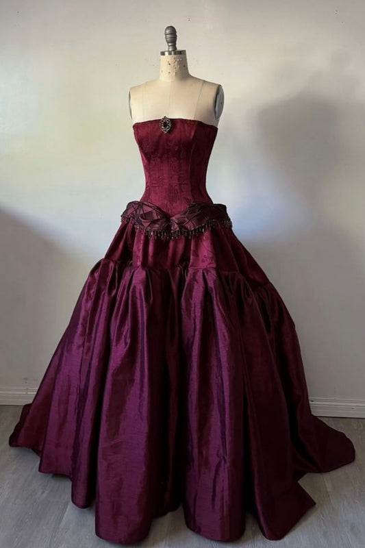 NiceVestidos-Burgunderfarbenes, dekoratives, trägerloses, ärmelloses, bodenlanges Vintage-Abendkleid aus Satin NV6197