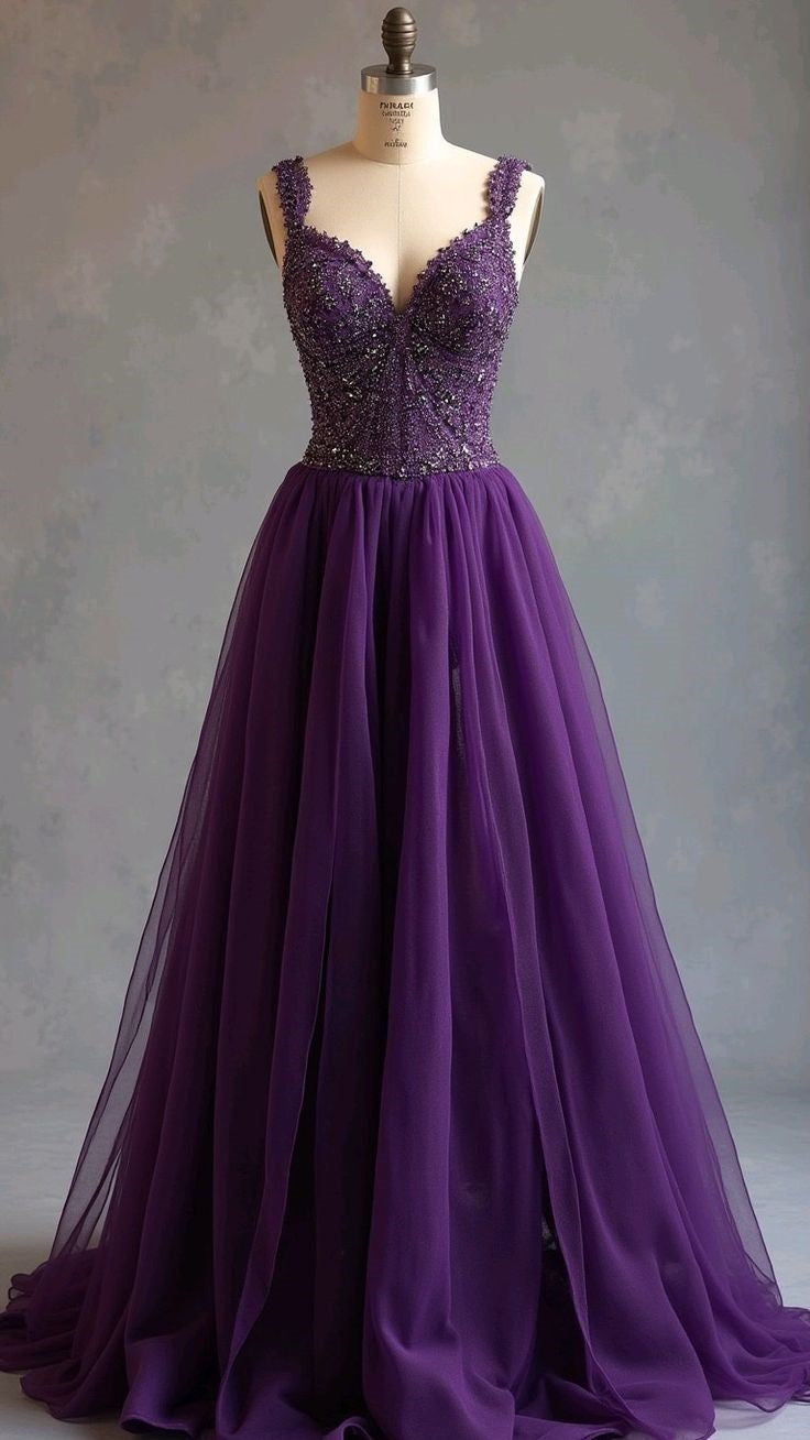 Robe de bal élégante violette à fines bretelles et décolleté en V plongeant | Robe longue en tulle violet raisin ornée de perles et traîne, idéale pour un gala, des fiançailles ou un événement mondain haut de gamme NV6289