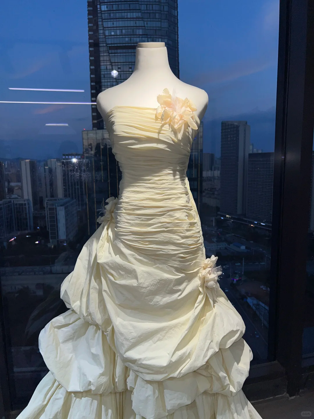 Pale Yellow Strapless Vintage Evening Gown Ruched Texture 3D Flowers Tiered Bubble Long Prom Dress  NV7012