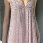 Wunderschönes, glänzendes, schulterfreies, langes Chiffon-Ballkleid mit Spaghettiträgern in Rosa, NV5213