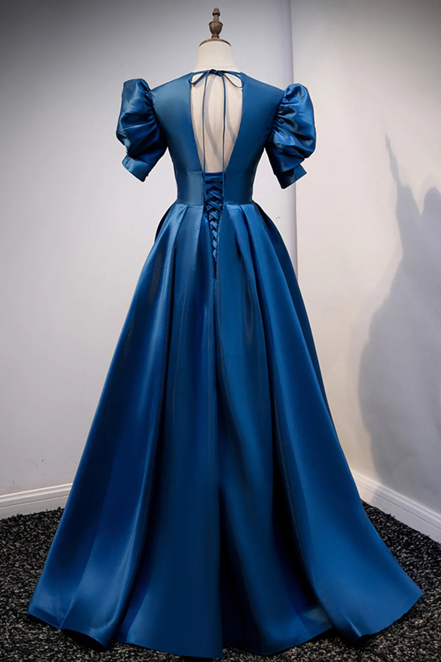 Robe de soirée longue en satin bleu à col en V, robe de soirée trapèze bleue nv1460