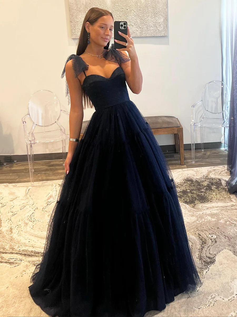Marineblaues Ballkleid in A-Linie aus gepunktetem Tüll, A-Linie, herzförmiger Ausschnitt, Schleife an den Schultern, Abendkleid nv1423