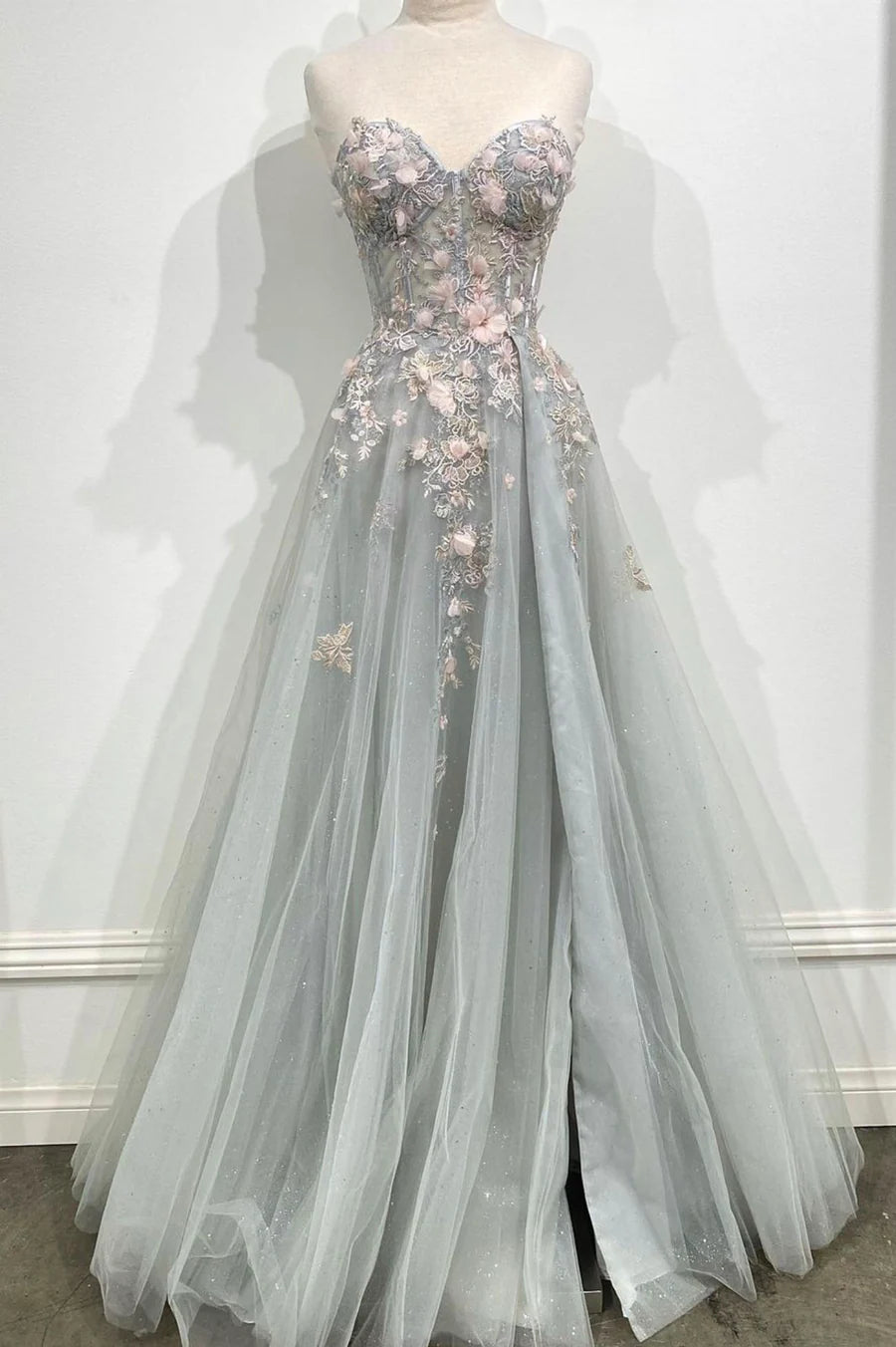 Graues trägerloses langes A-Linien-Ballkleid aus Spitze, Abschlusskleid nv1576