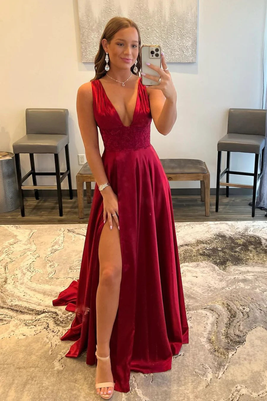 Robe de bal longue en satin bordeaux à col en V, robe de soirée simple en coupe A nv1448