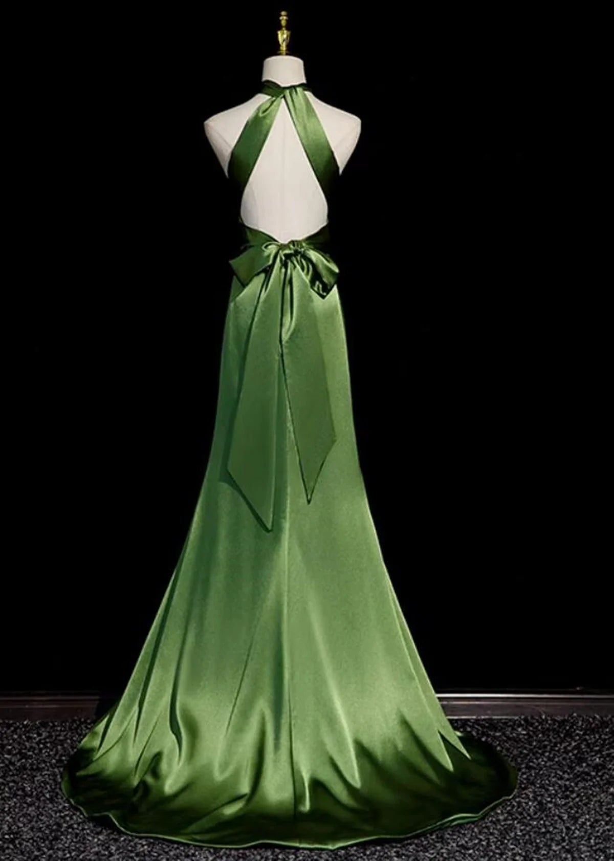 Grünes, weiches Satin-Neckholder-Abendkleid, langes Partykleid, grünes A-Linien-Ballkleid nv1593