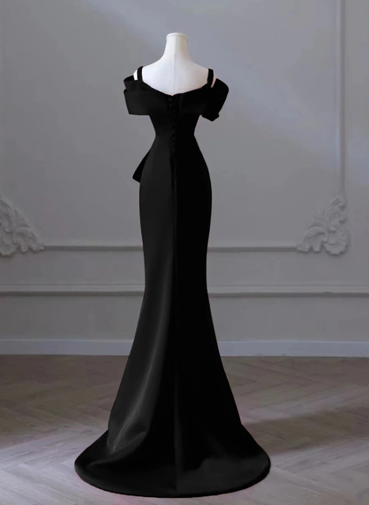 Robe de soirée sirène noire à épaules dénudées et décolleté en cœur, robe de soirée en satin noir nv1660