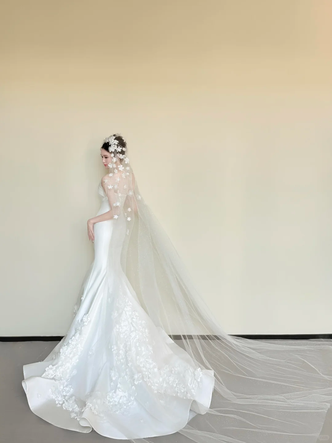 White Strapless Satin Mermaid Wedding Gown, 3D Flower Appliques Bridal Dress  NV7439