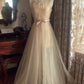 Robe de soirée rétro élégante en tulle champagne doré, sans manches, avec ceinture à nouer et traîne - Idéale pour un thé de l'après-midi ou des fiançailles NV6366