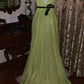 Modernes, luxuriöses, avocadogrünes, rückenfreies, ärmelloses Abendkleid mit tiefem V-Ausschnitt und Schleppe – ein atemberaubendes Kleid für Dinner und Cocktailpartys NV6367