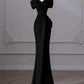 Robe de soirée sirène noire à épaules dénudées et décolleté en cœur, robe de soirée en satin noir nv1660