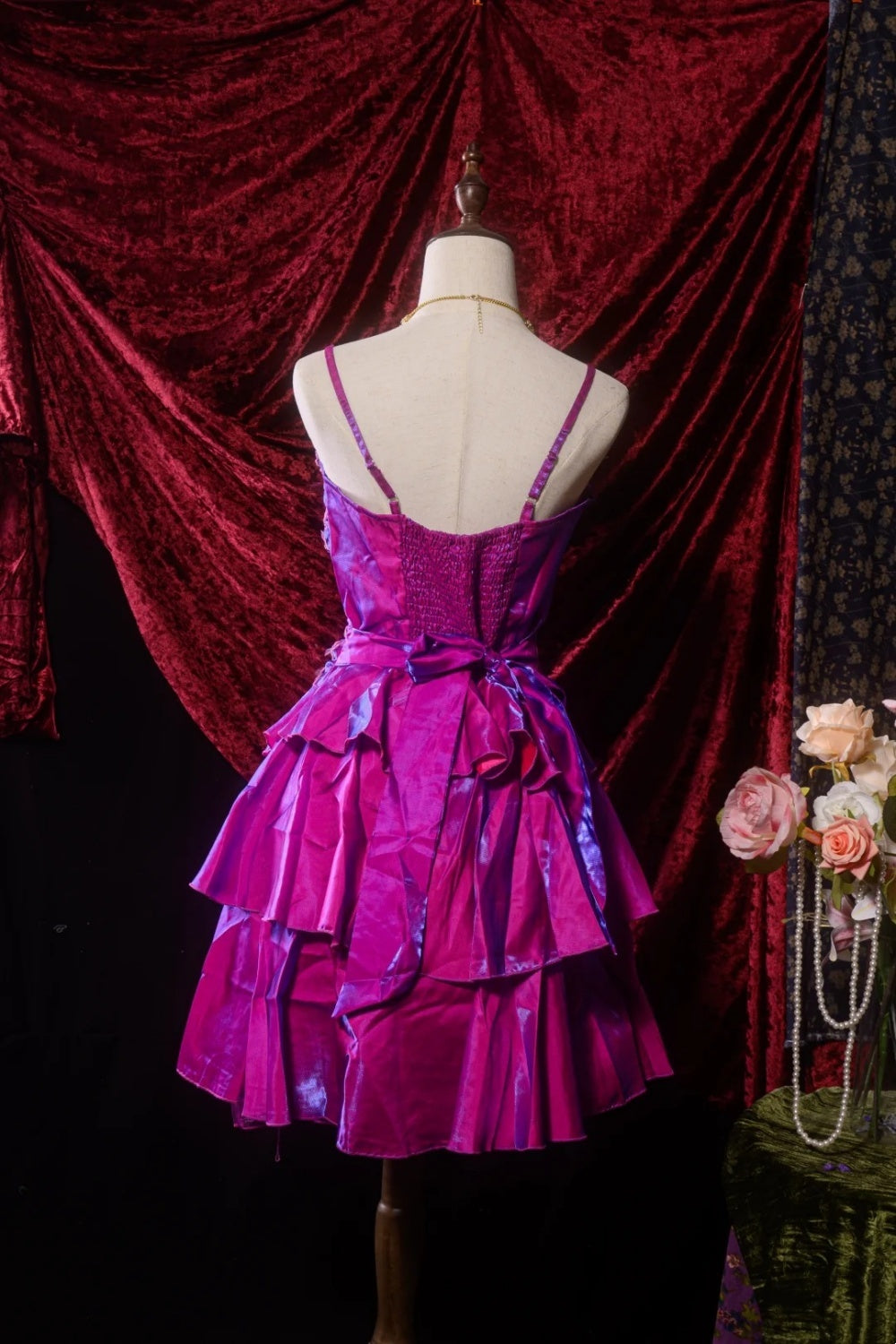 Robe courte en satin violet effet laser NV6663