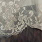 Elfenbeinweiß Wunderschöne Mode Elegante Blumen Exquisite Perlen Spitze Lange Satin Tüll Ballkleid Abendkleid Brautkleid nv4063