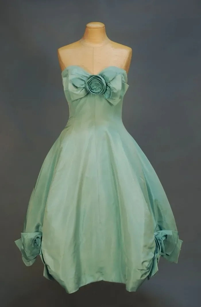 Robe courte et douce pour un bal de fin d'année ou un anniversaire NV6462