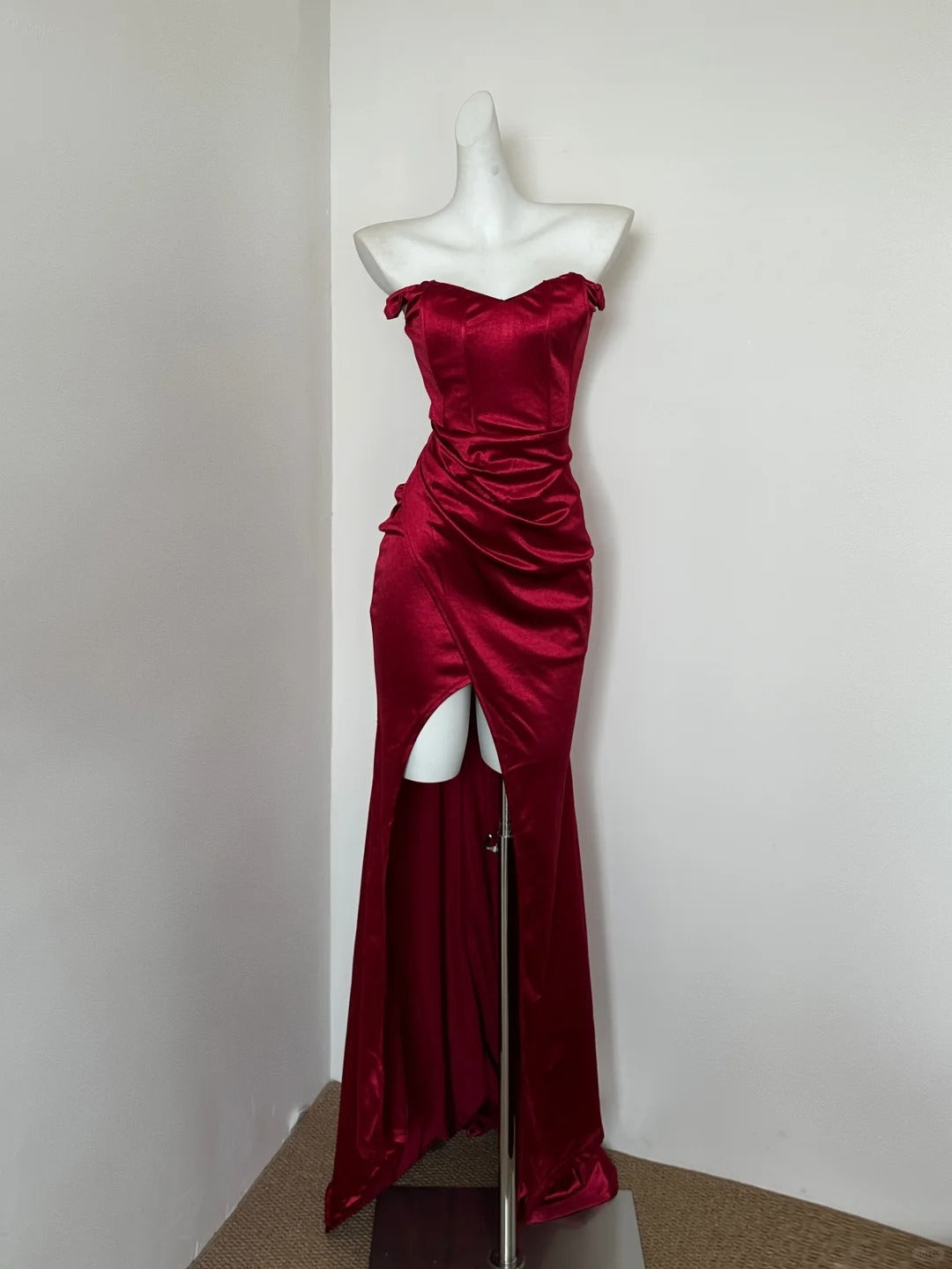 Rotes stilvolles elegantes langes Satin-Ballkleid, Abendkleid, Partykleid, nv4182