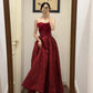 NiceVestidos - Langes Ballkleid aus Satin mit rotem Blumenmuster, nv5532