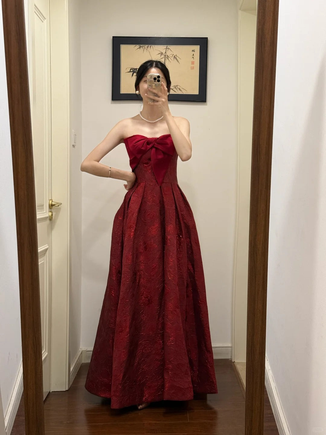 NiceVestidos - Langes Ballkleid aus Satin mit rotem Blumenmuster, nv5532