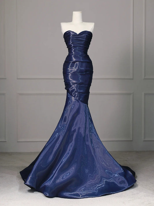 Blaues, figurbetontes Ballkleid im Meerjungfrauen-Stil aus Satin, NV4437