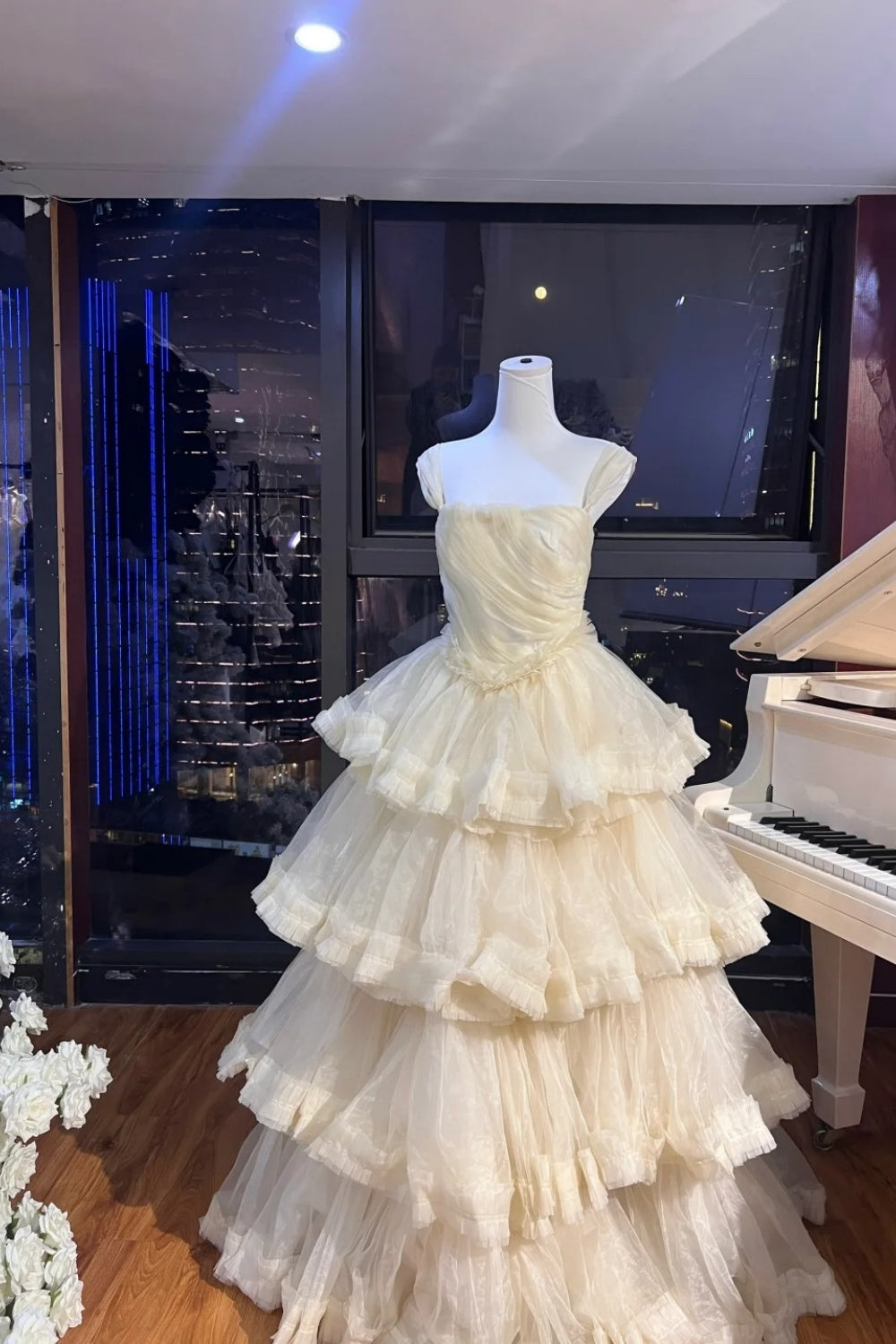Wunderschönes und zartes Prinzessinnenkleid, langes, mehrlagiges Tüllballkleid NV6643