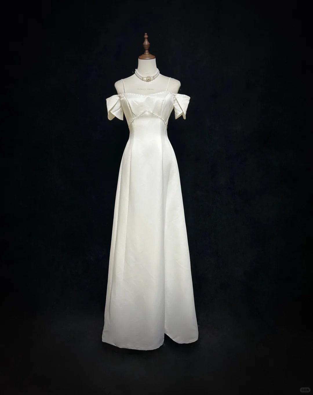 Robe de soirée longue en satin blanc, élégante et délicate, avec perles, nv4927