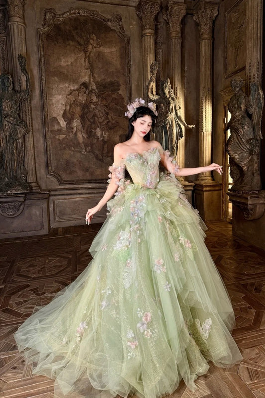 Grünes, wunderschönes, zartes, langes Ballkleid aus Tüll mit Blumenmuster NV6642