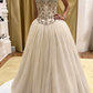 NiceVestidos – Weißes, zartes, perlenbesetztes, langes Ballkleid aus Tüll, NV5838