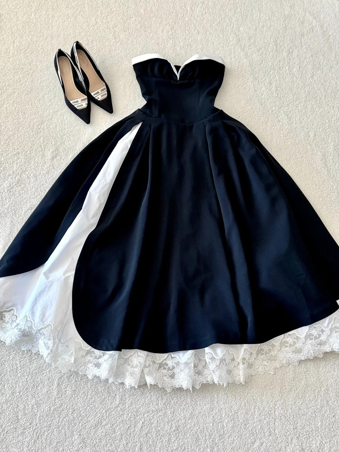 NiceVestidos - Schwarz-weißes Prinzessinnen-Ballkleid mit mittellanger Spitze, NV5539