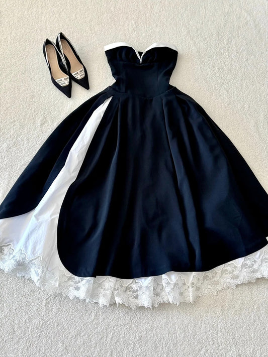 NiceVestidos - Schwarz-weißes Prinzessinnen-Ballkleid mit mittellanger Spitze, NV5539