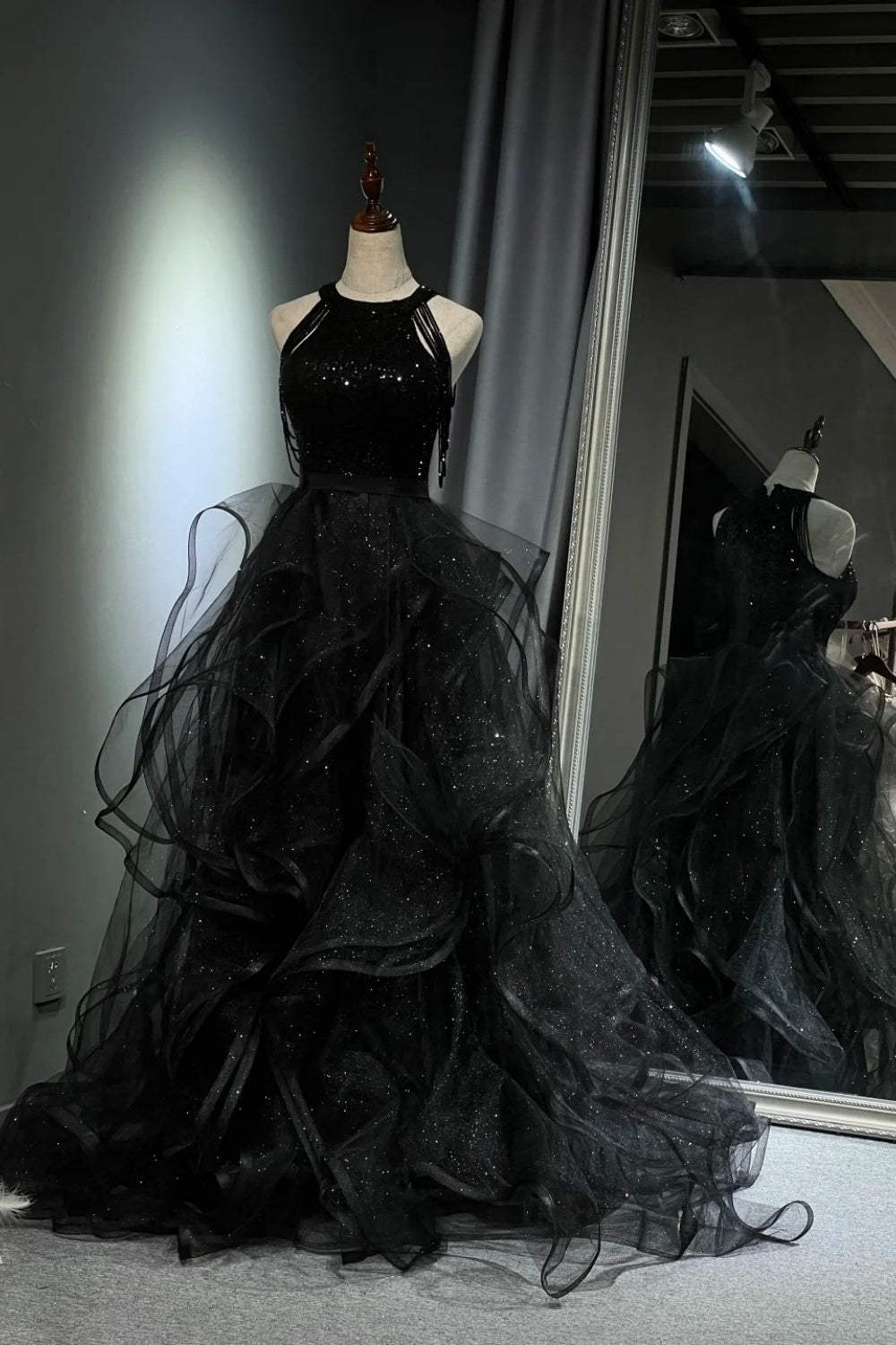 Schwarzes, glänzendes langes Ballkleid NV6624