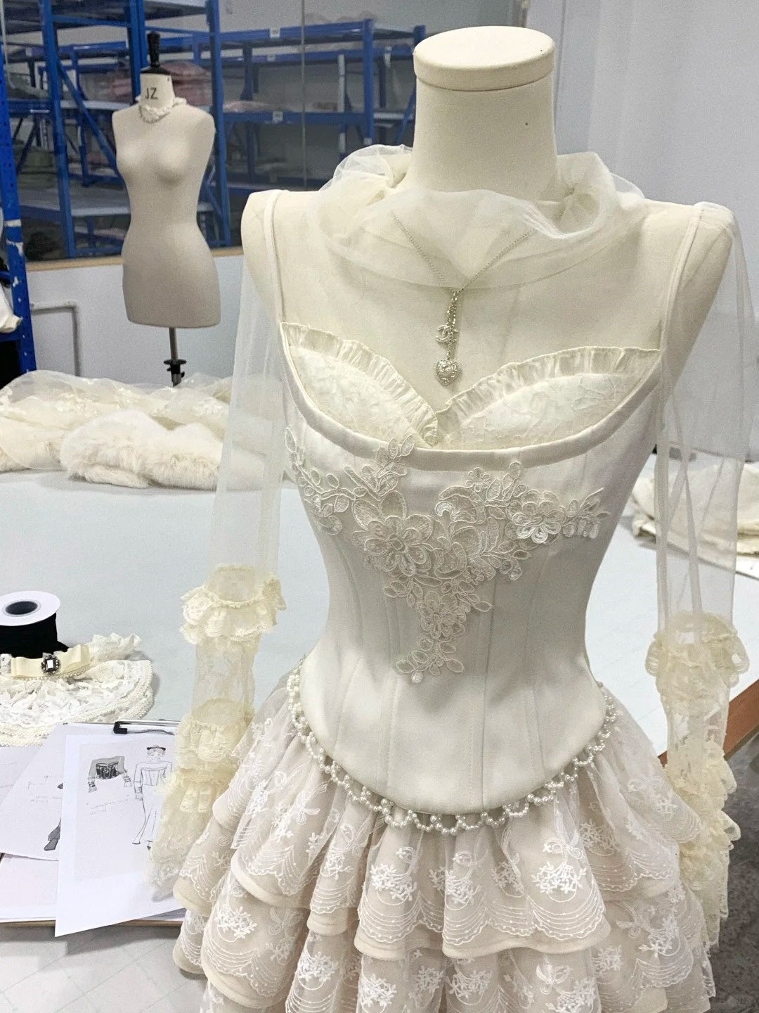 Robe de bal courte en satin blanc et dentelle transparente, avec perles et perles, robe d'anniversaire, nv4522