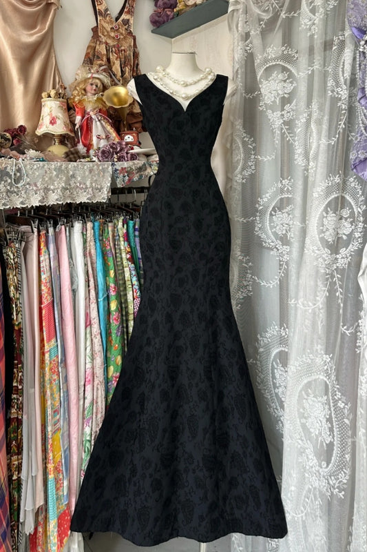 Black Patterned Mermaid Gown: V-neck Sleeveless, Retro Brocade, Banquet Elegant Style NV6399