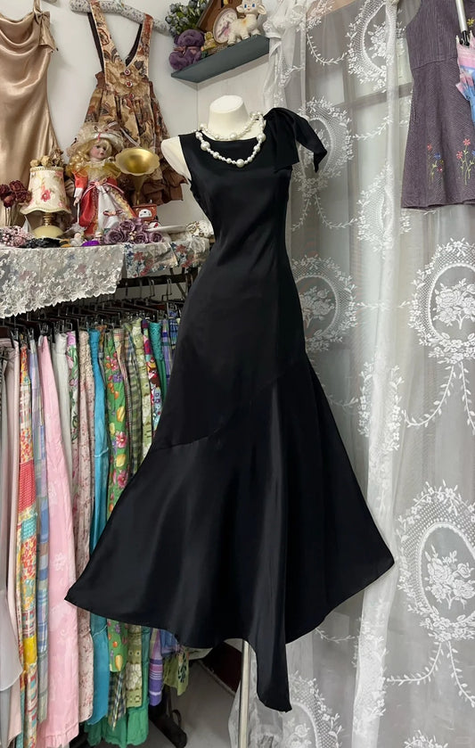 Retro schwarzes schlichtes, modisches langes Satin-Ballkleid nv5426