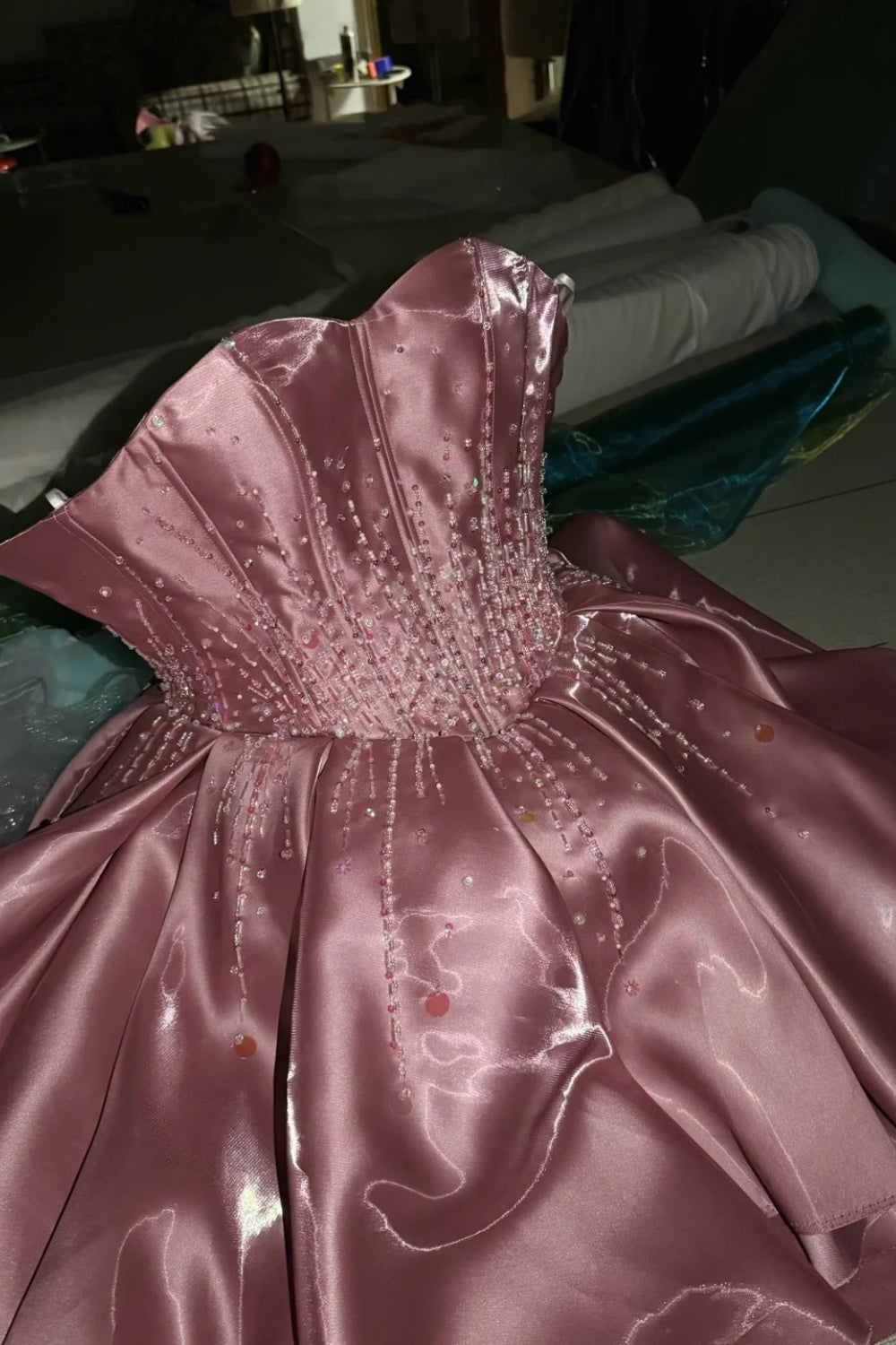 Elegantes und exquisites Abendkleid, Modell NV6722