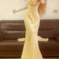 Robe de soirée d'anniversaire simple et longue en satin vintage jaune nv4998