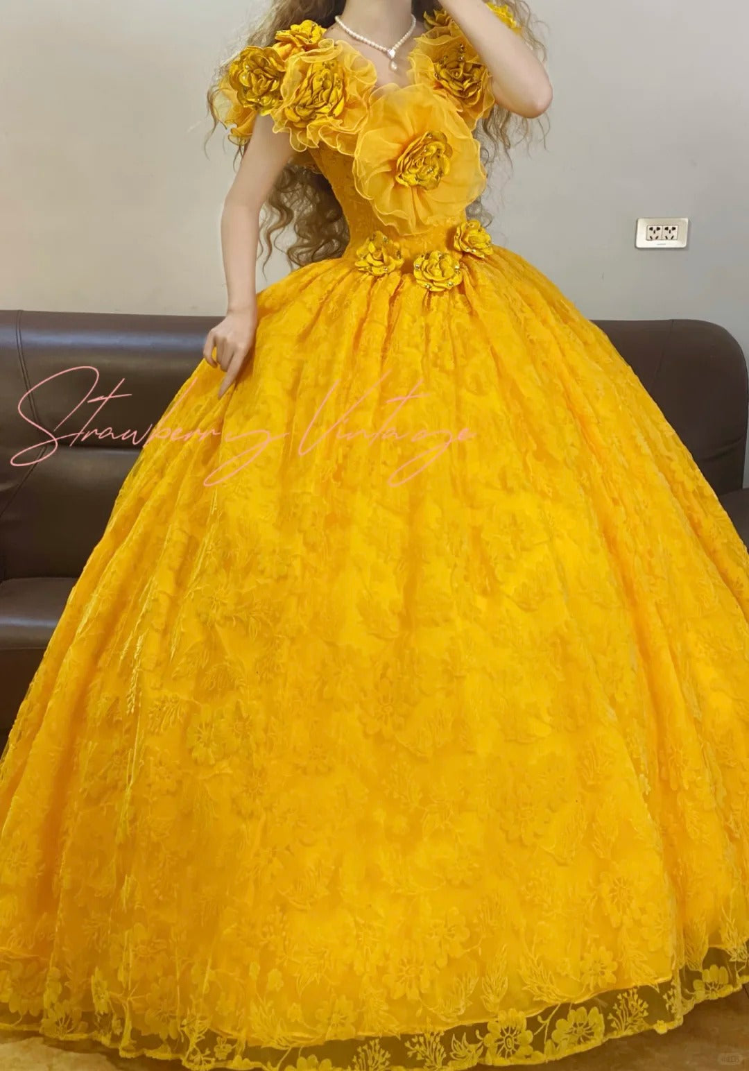 Gelbes, florales, elegantes, langes Tüll-Ballkleid nv5023