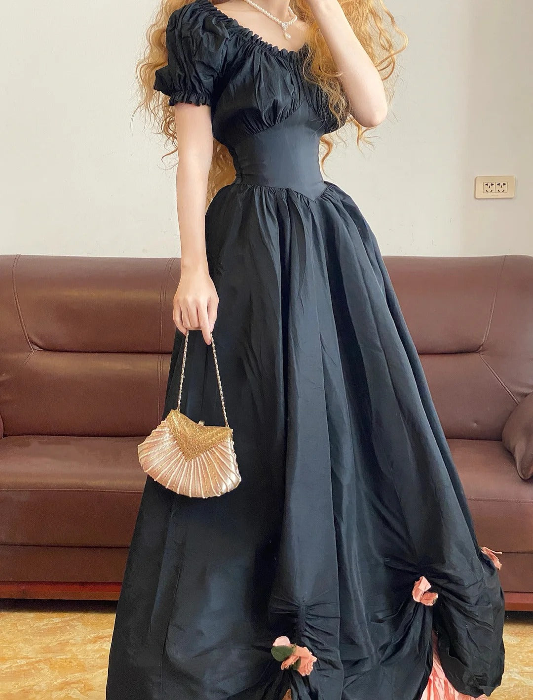 Schwarzes langes Satin-Prinzessin-Ballkleid im Vintage-Stil mit Blumenmuster, nv5043