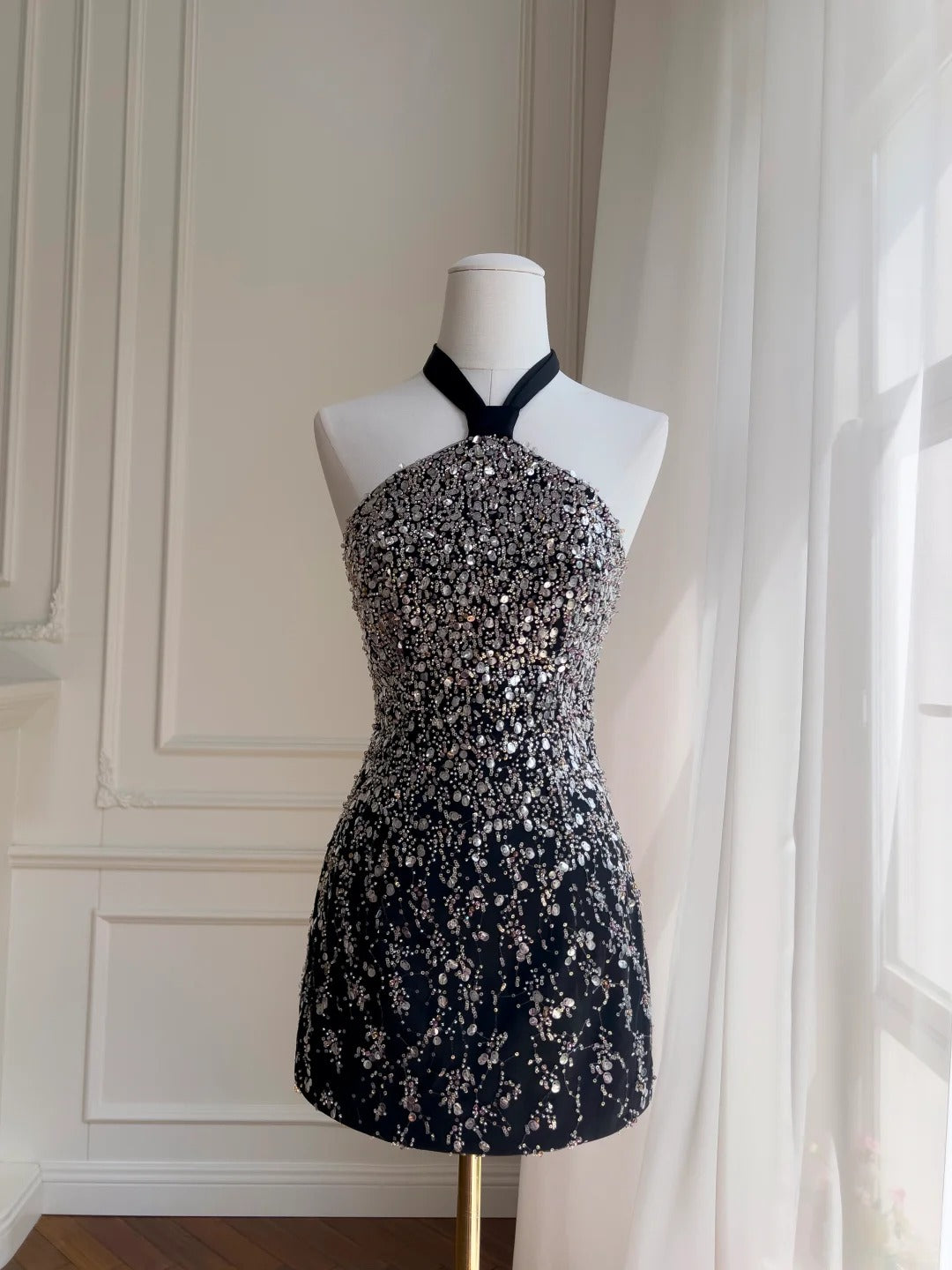 NiceVestidos - Wunderschönes, schwarzes, exquisites, kurzes, formelles Heimkehrkleid mit Perlenbesatz, Hoco-Kleid NV5486