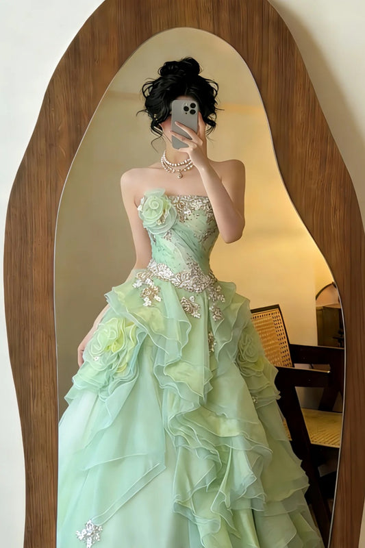 Mintgrünes, trägerloses Ballkleid aus Organza mit 3D-Blumen- und Paillettenapplikationen NV6555