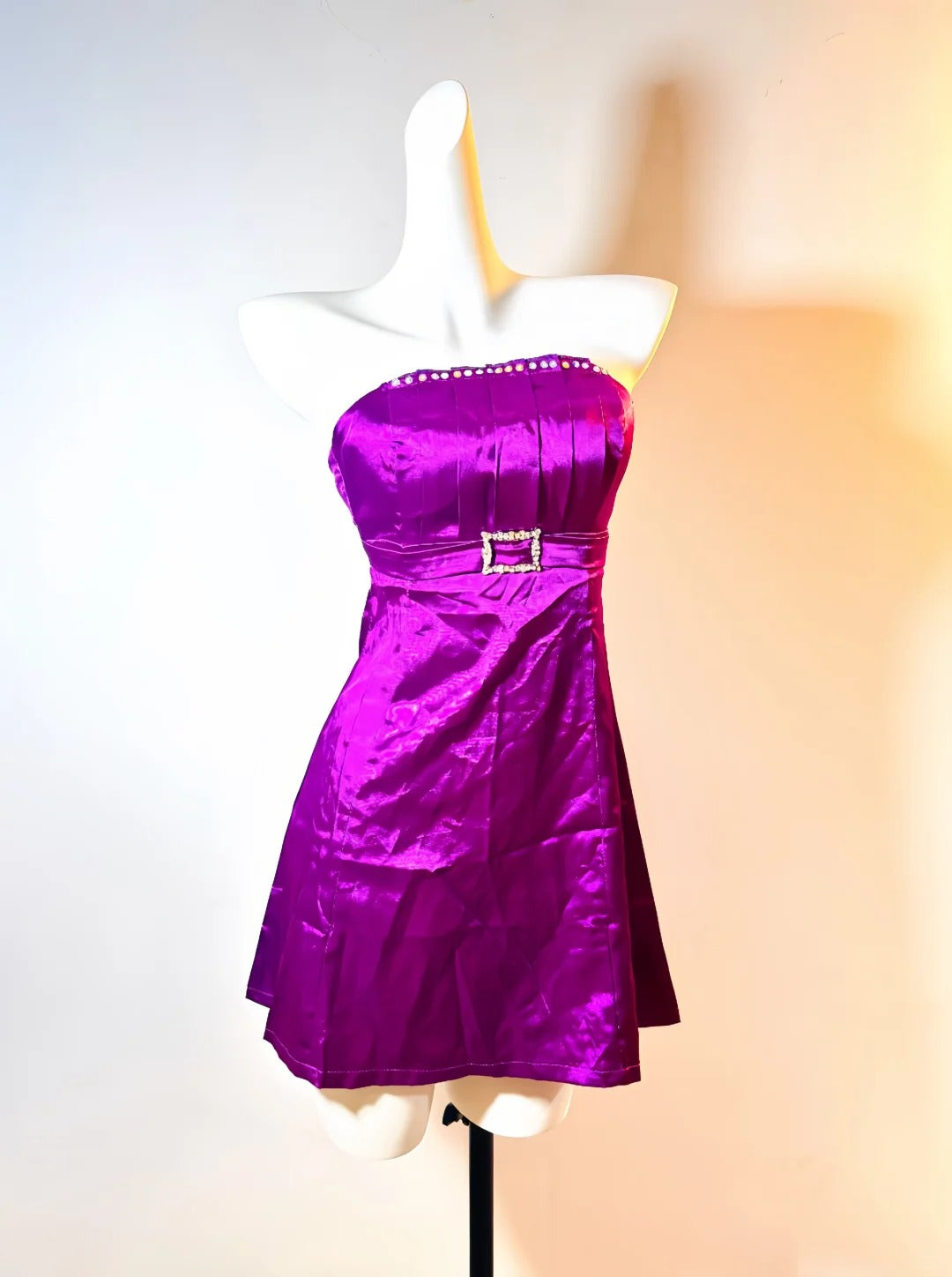 Robe de soirée courte en satin violet exquis, robe de soirée d'anniversaire nv5307