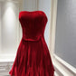 NiceVestidos-_NV Kurzes rotes Samtkleid für festliche Anlässe NV5938