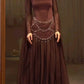 Robe de soirée rétro luxueuse en satin marron foncé, ornée de perles, col carré et manches longues - Robe élégante pour dîner et tapis rouge NV6381