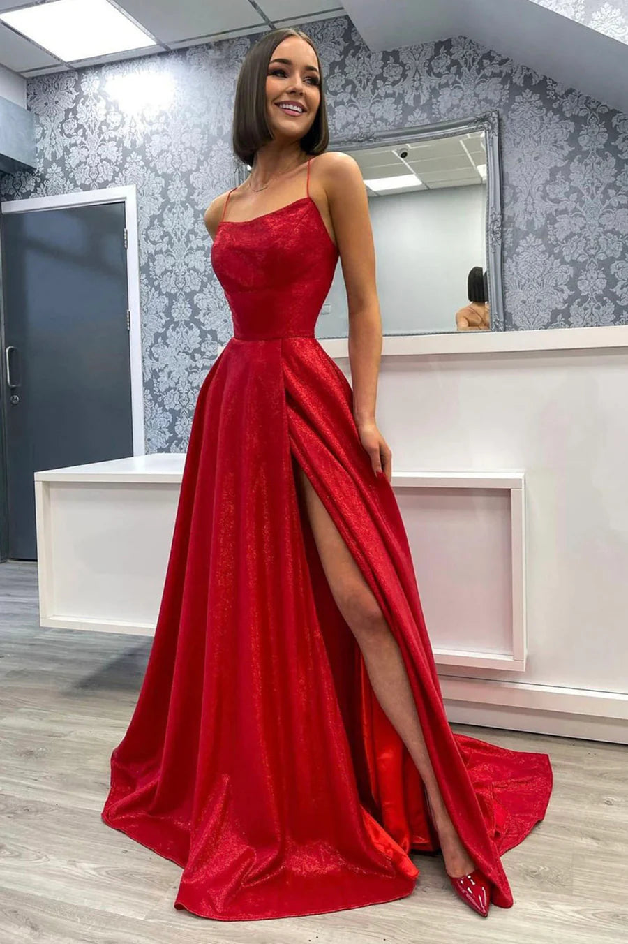 Langes A-Linien-Ballkleid aus rotem Satin, rotes rückenfreies Abendkleid mit Schlitz nv1563