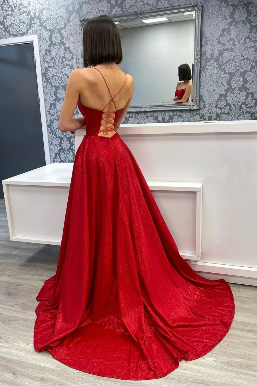 Langes A-Linien-Ballkleid aus rotem Satin, rotes rückenfreies Abendkleid mit Schlitz nv1563
