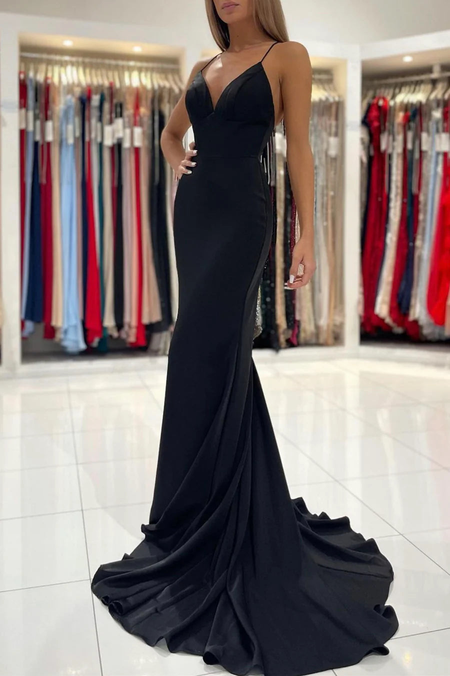 Schwarzes langes Meerjungfrau-Ballkleid mit V-Ausschnitt, schwarzes rückenfreies Abendkleid nv1450