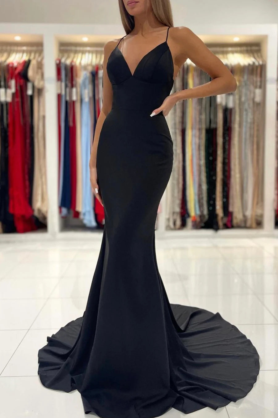 Schwarzes langes Meerjungfrau-Ballkleid mit V-Ausschnitt, schwarzes rückenfreies Abendkleid nv1450