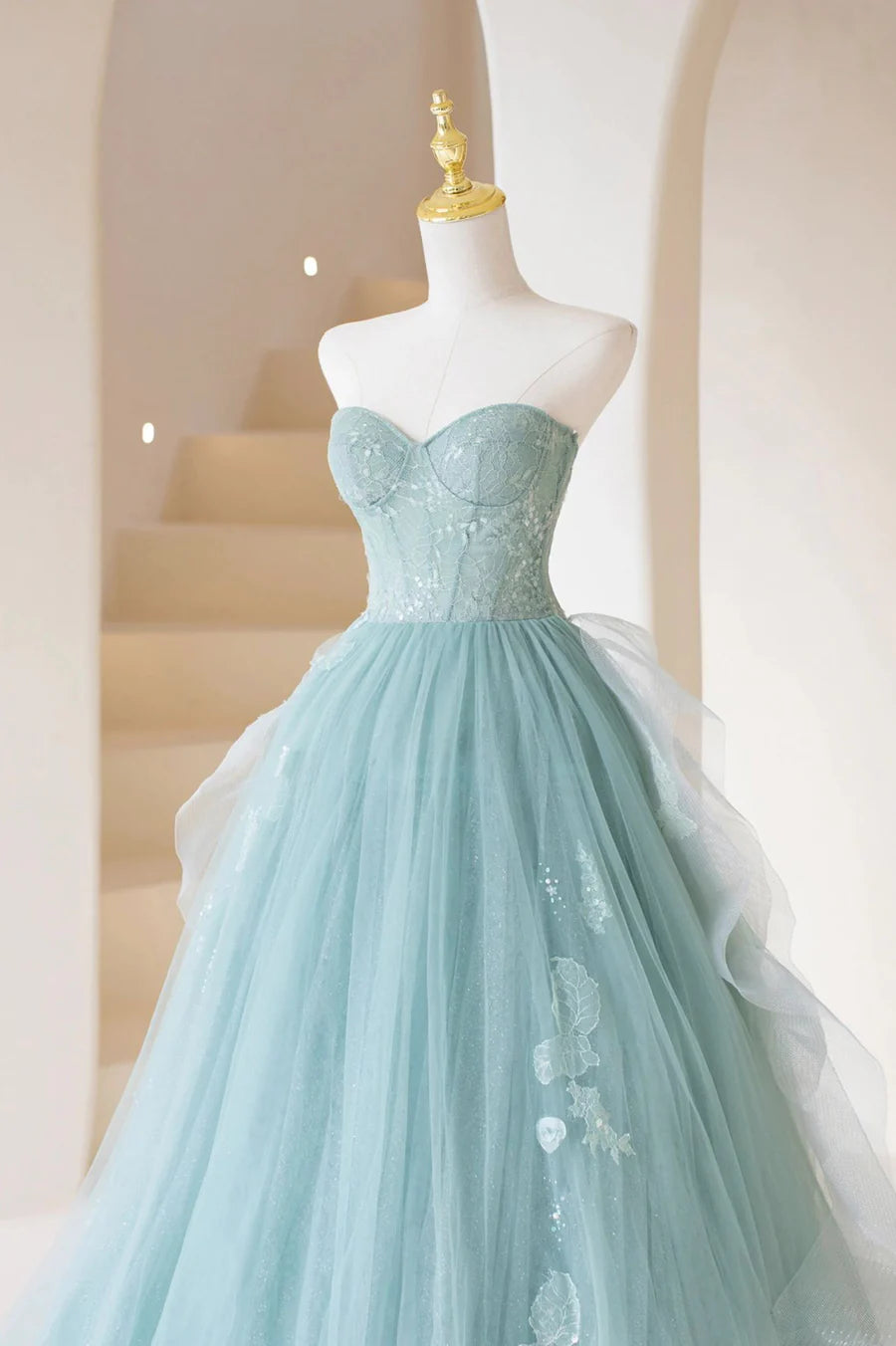 Süßes trägerloses langes Ballkleid aus Tüll, formelles Abendkleid aus Spitze in A-Linie nv1590